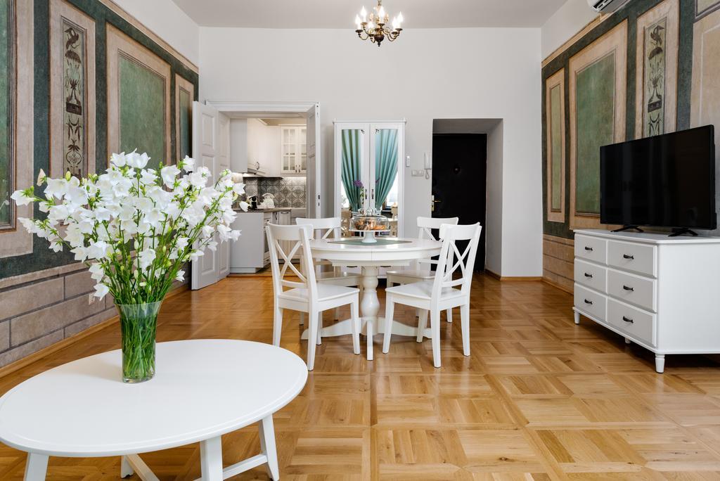 P&J Luxury Apartments คราคูฟ ภายนอก รูปภาพ