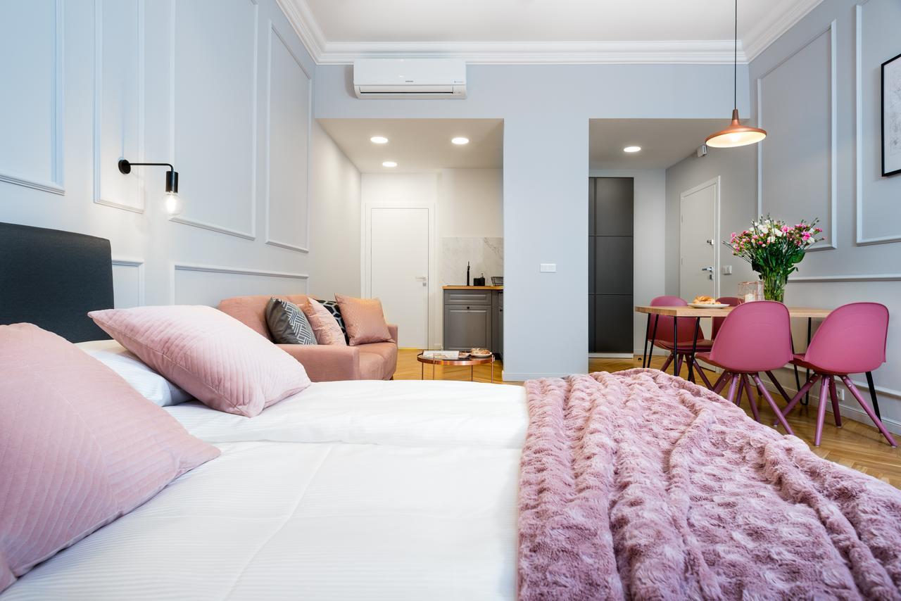 P&J Luxury Apartments คราคูฟ ภายนอก รูปภาพ